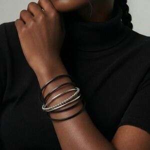 EUC - 6 Bangle Bracelets - Black, Gold & Silver - Fashion Jewelry